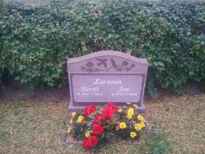 Grave number: 1 KV.9   389-391