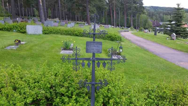 Gravnummer: 1 GL.8   317-319