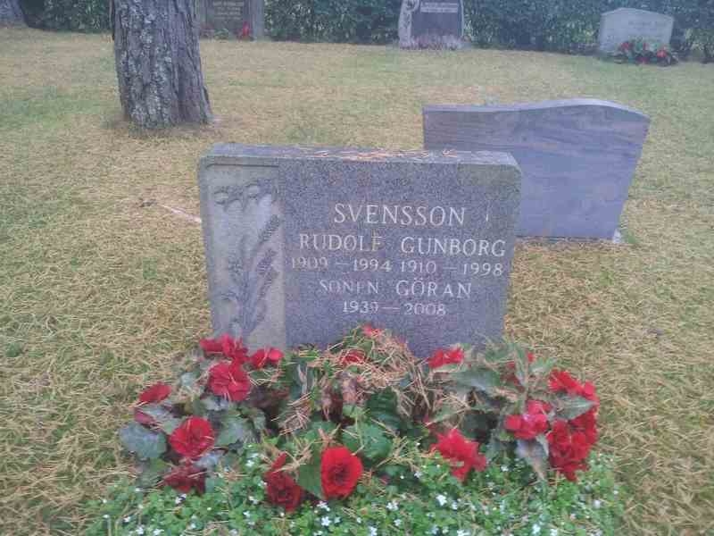 Grave number: 1 KV.9   343-345