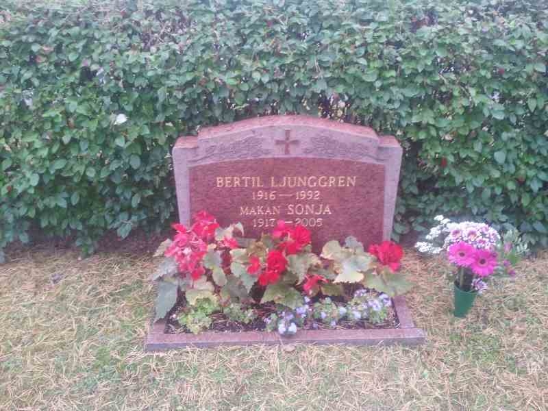Grave number: 1 KV.9   384-385
