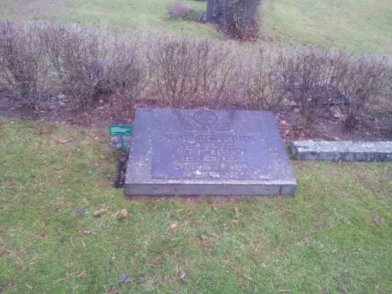 Grave number: 1 NI    33