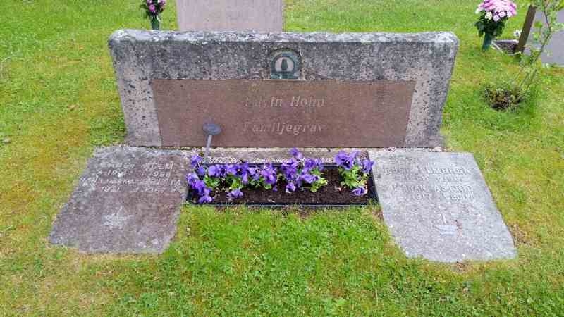 Grave number: 1 GL.7    17