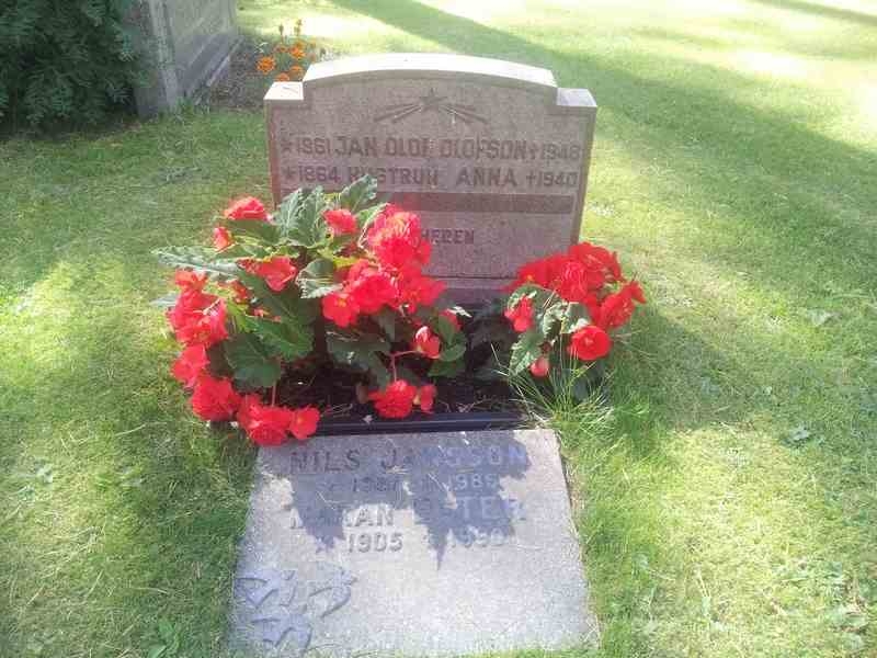 Grave number: 1 NE    48