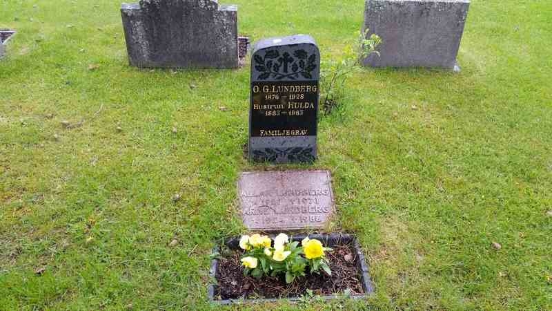Grave number: 1 GL.7    37