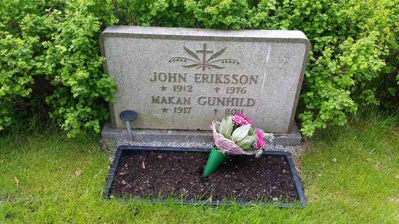 Grave number: 1 GL.8   330-331
