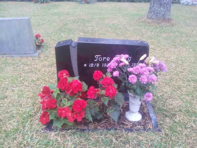 Grave number: 1 KV.9   360-361