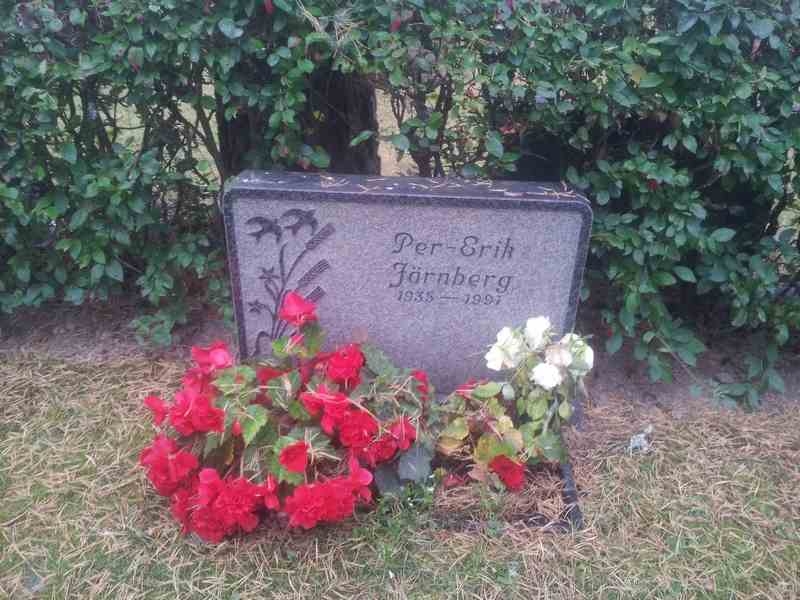 Grave number: 1 KV.9   126-127