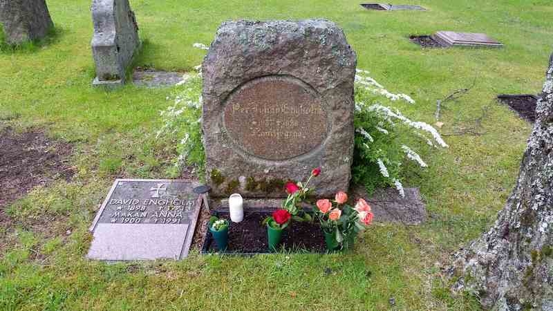 Grave number: 1 GL.7    30