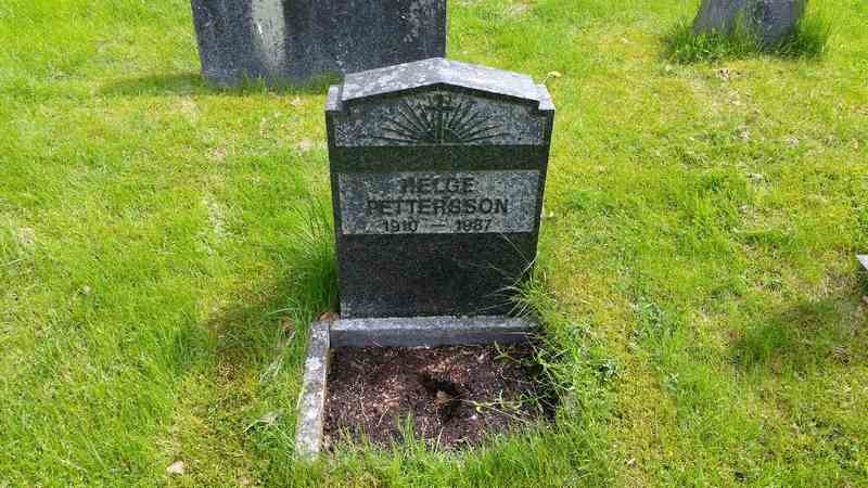 Grave number: 1 GL.8   229