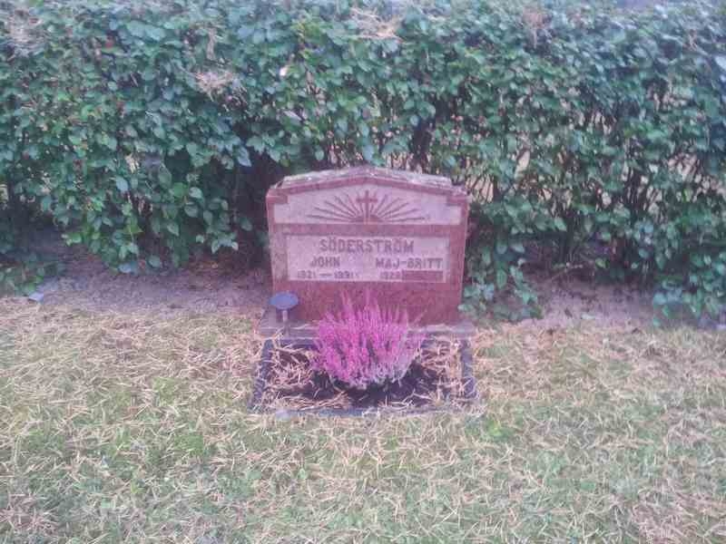 Grave number: 1 KV.9   120-121