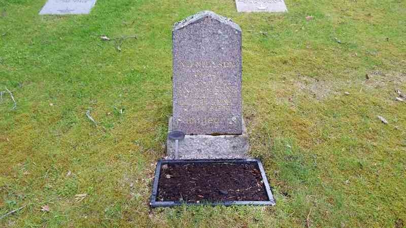 Grave number: 1 GL.7     3
