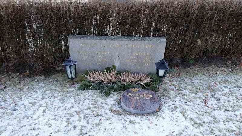 Grave number: 1 NI     2-3