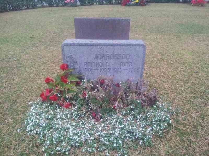 Grave number: 1 KV.9   304-305