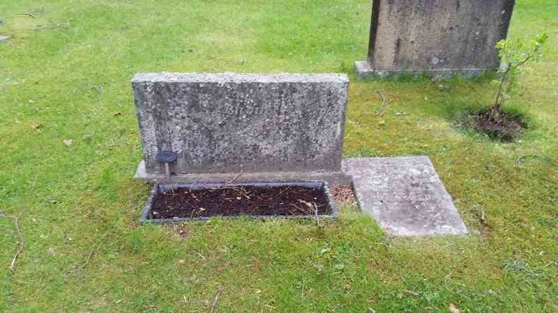 Grave number: 1 GL.7    13