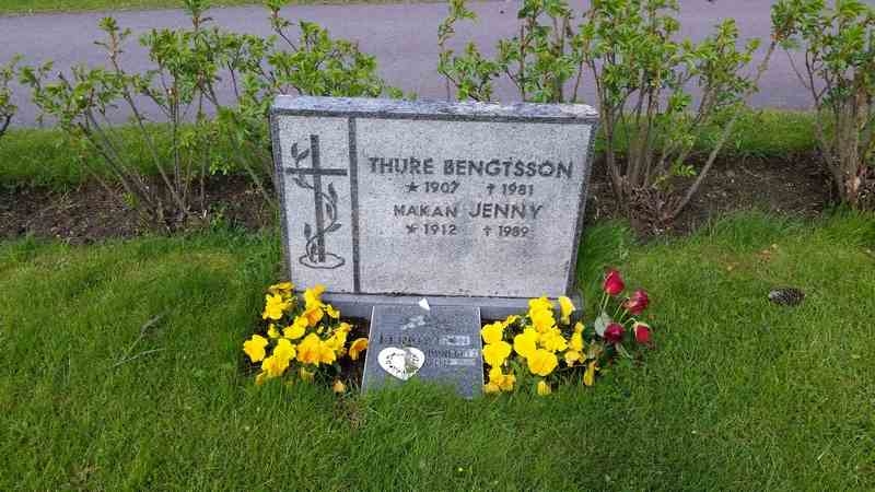 Grave number: 1 GL.8    22-23