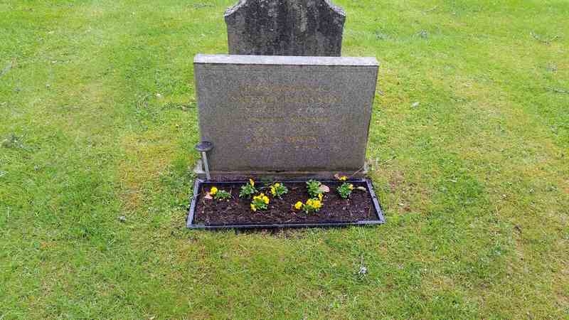 Grave number: 1 GL.7    32