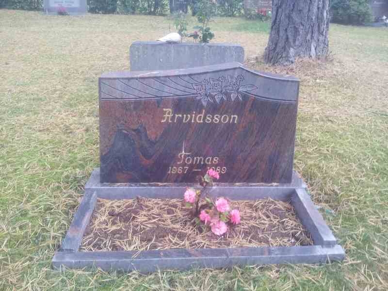 Grave number: 1 KV.9   185-187