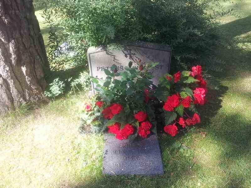 Grave number: 1 NE    55
