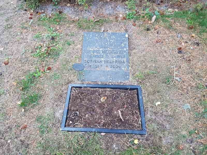 Grave number: 1 NH   124