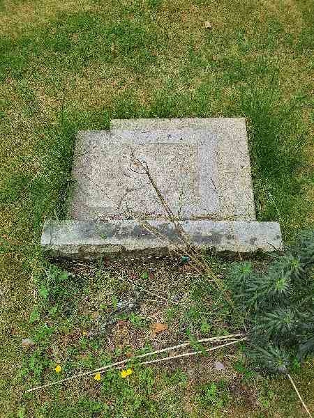 Grave number: 1 KV.4   295-296