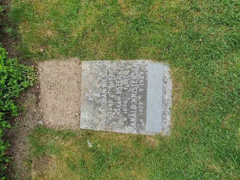 Grave number: 1 NH   272