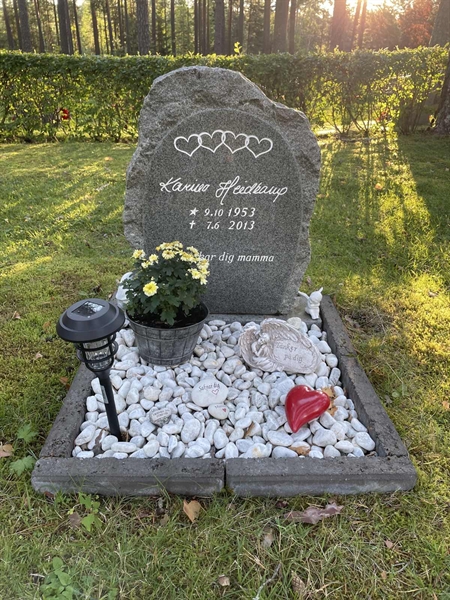 Grave number: 1 KV12   235
