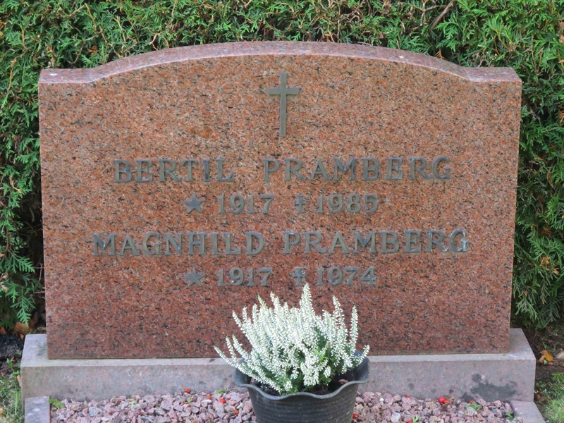 Grave number: HK J   165, 166