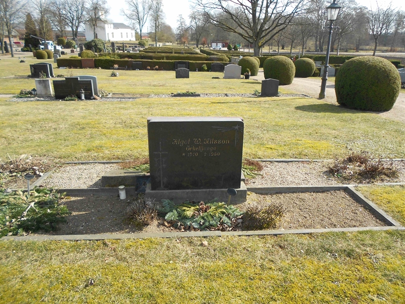 Grave number: V 24   108