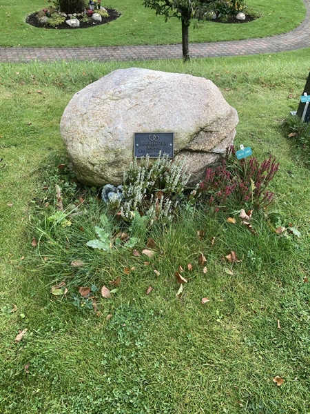 Gravnummer: 1 3 M/O   105