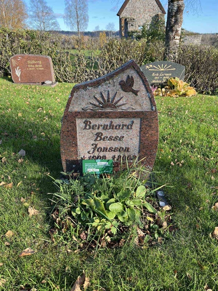 Gravnummer: 3084 J   103