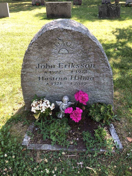 Hautatunnus: 3 M     9