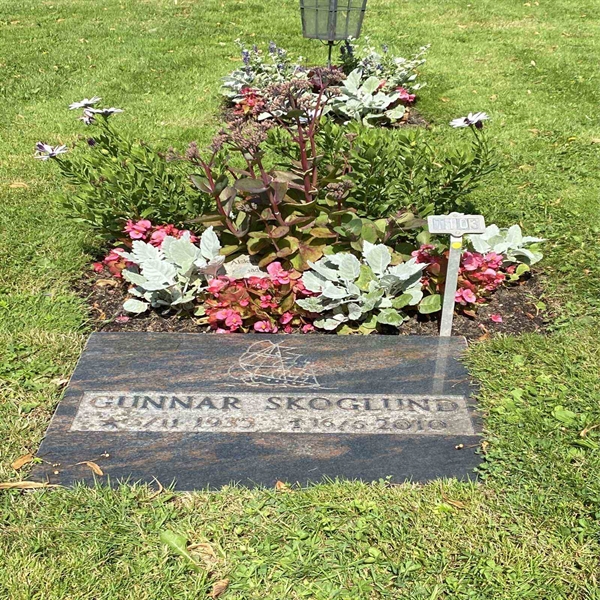 Hautatunnus: 1 T   103