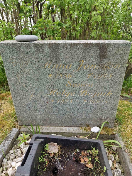 Grave number: 2 18 2693