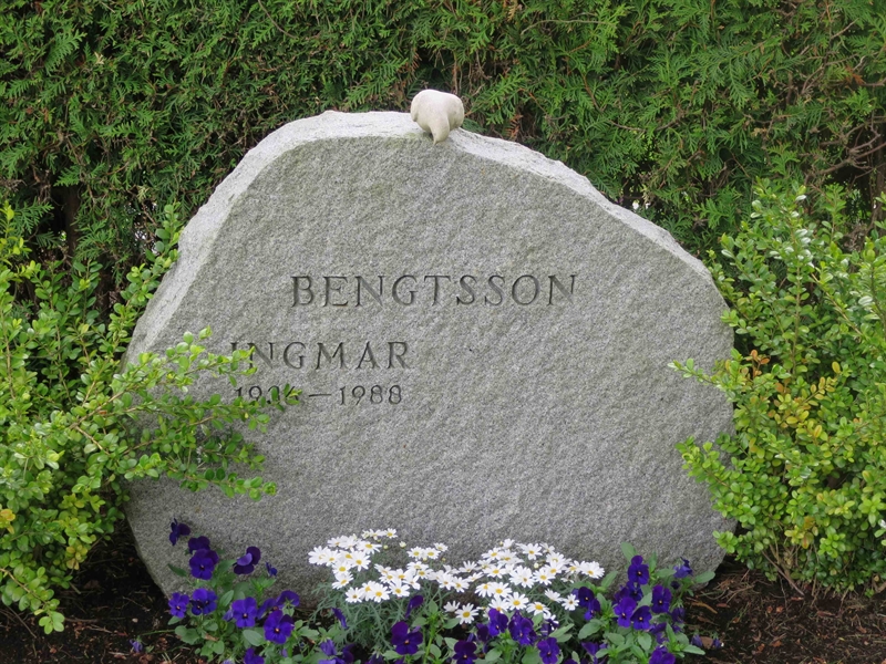 Grave number: HÖB 70E   111
