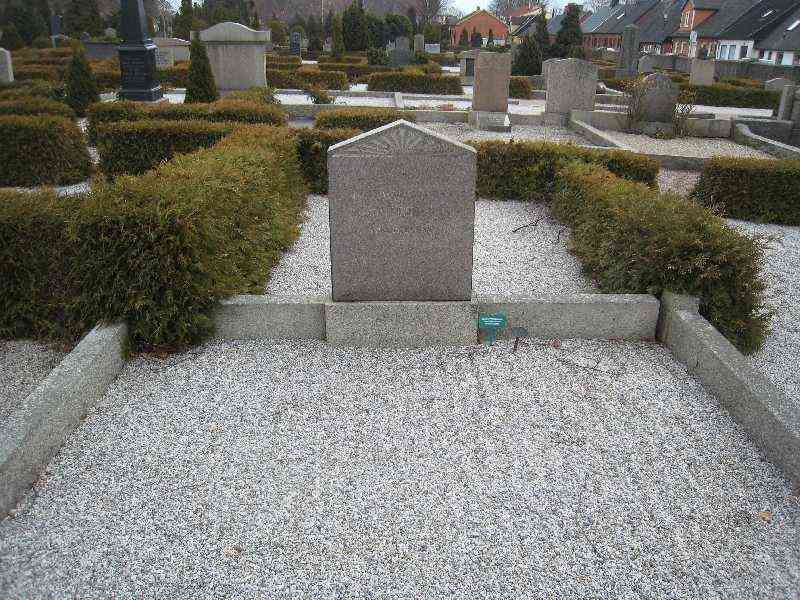 Grave number: VK III    30