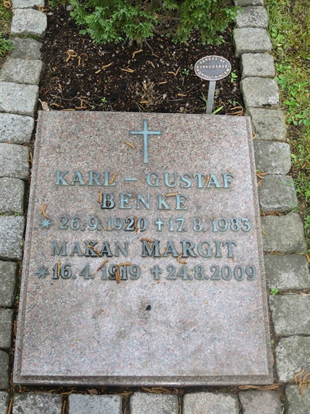 Grave number: HÖB N.UR   394