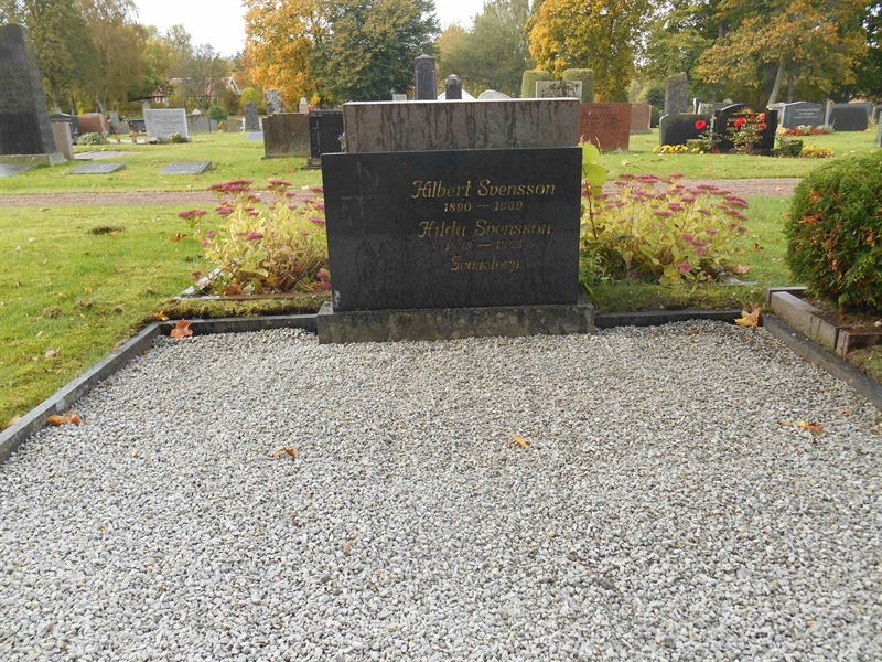 Grave number: Vitt N02    33, 34