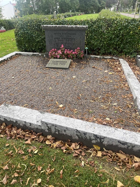 Grave number: 1 1 R    54