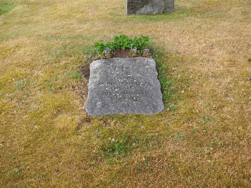 Grave number: LO K    52
