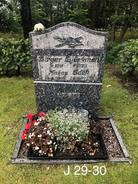 Grave number: AK J    29, 30