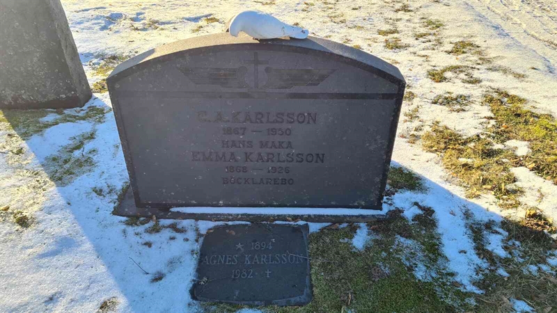 Grave number: M G 05 83-84