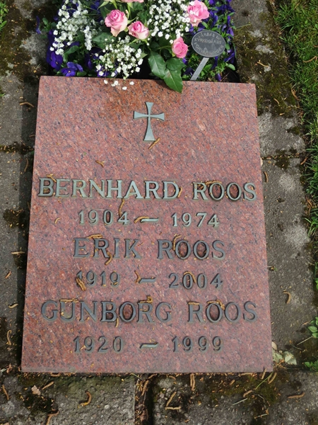 Grave number: HÖB N.UR    19