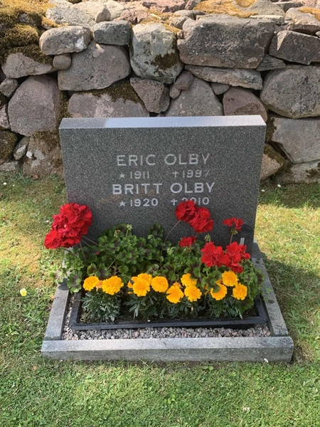 Grave number: 2 C 10