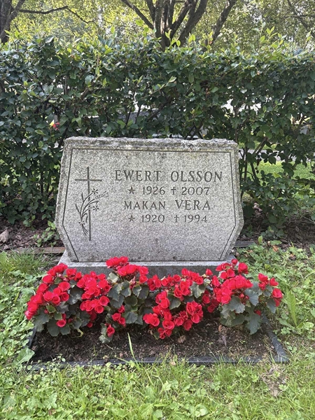 Grave number: H 9   203-204