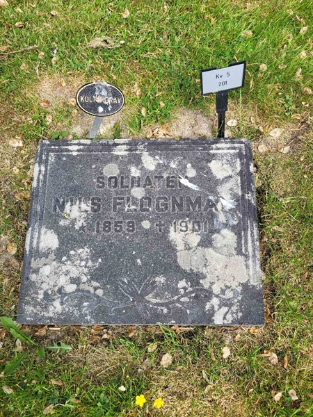 Grave number: kö 01 05   201