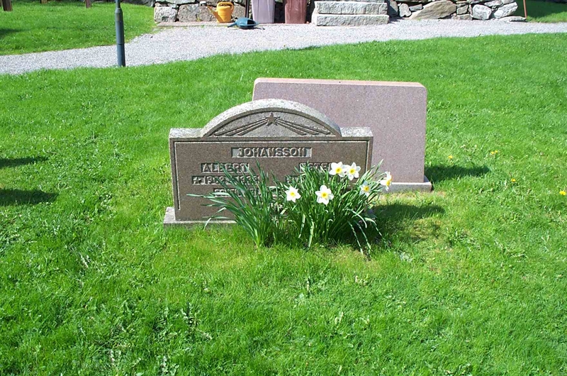 Grave number: N 002  0320, 0321, 0322