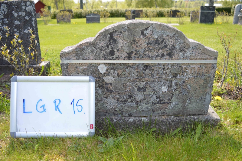 Grave number: LG R    15