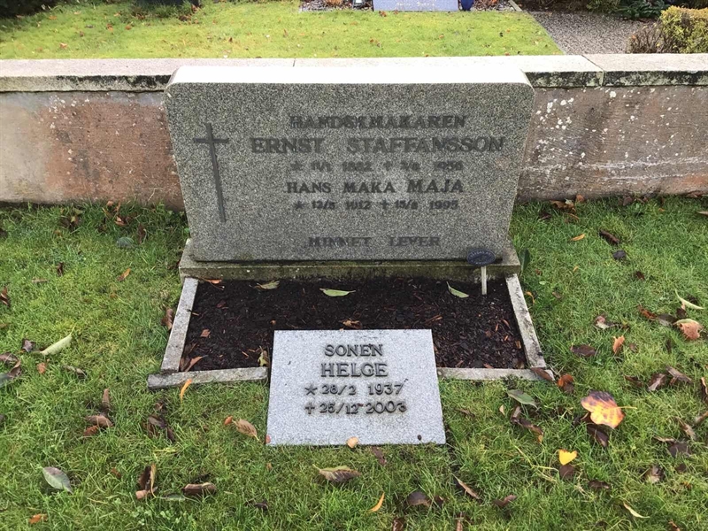 Grave number: LM 1 09  006