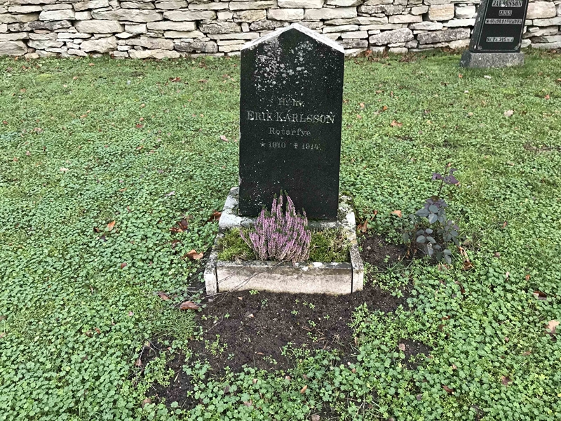 Grave number: L C    51