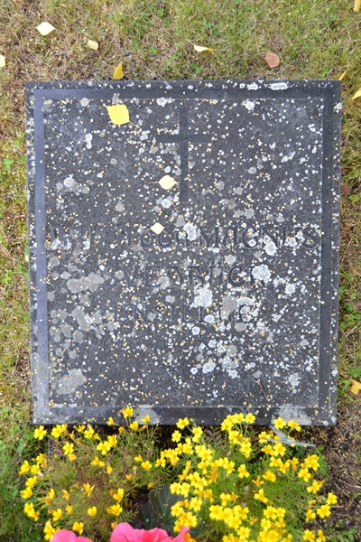 Grave number: 1 F   421